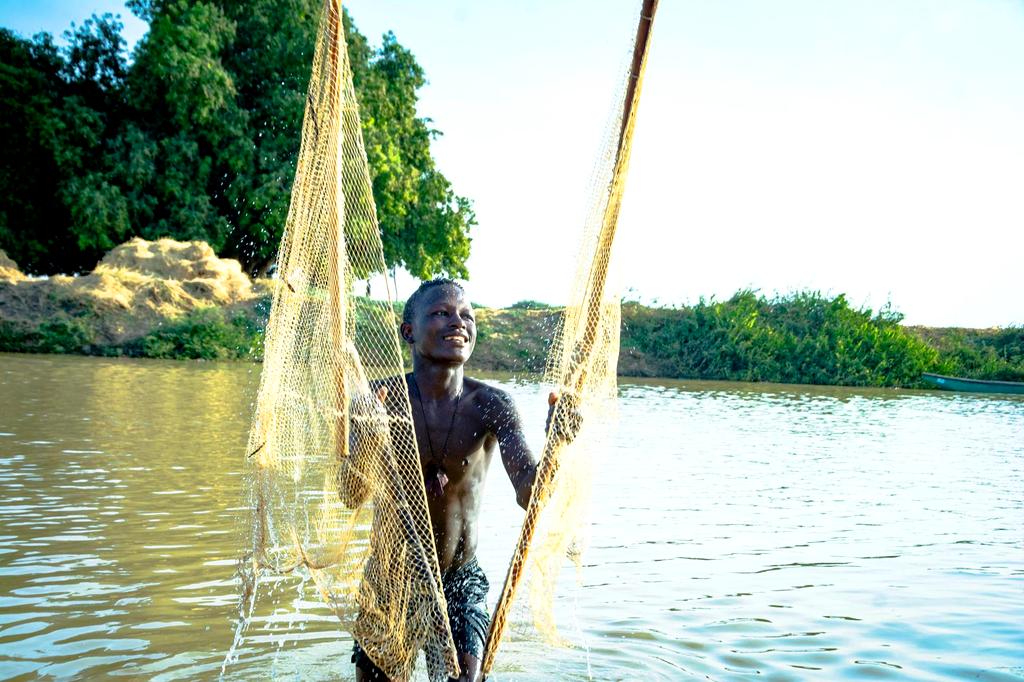 Selective fishing nets that reduce bycatch